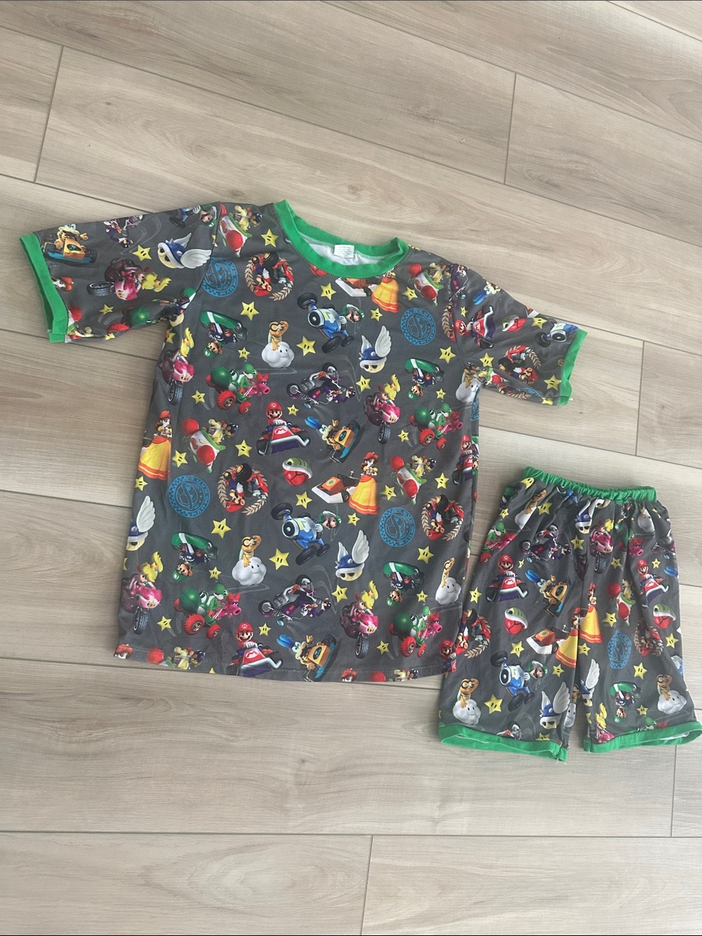 Kids Grey Character Short Pajama Set with Green Trim - Fun Print Size 7XL - Picture 9 of 13
